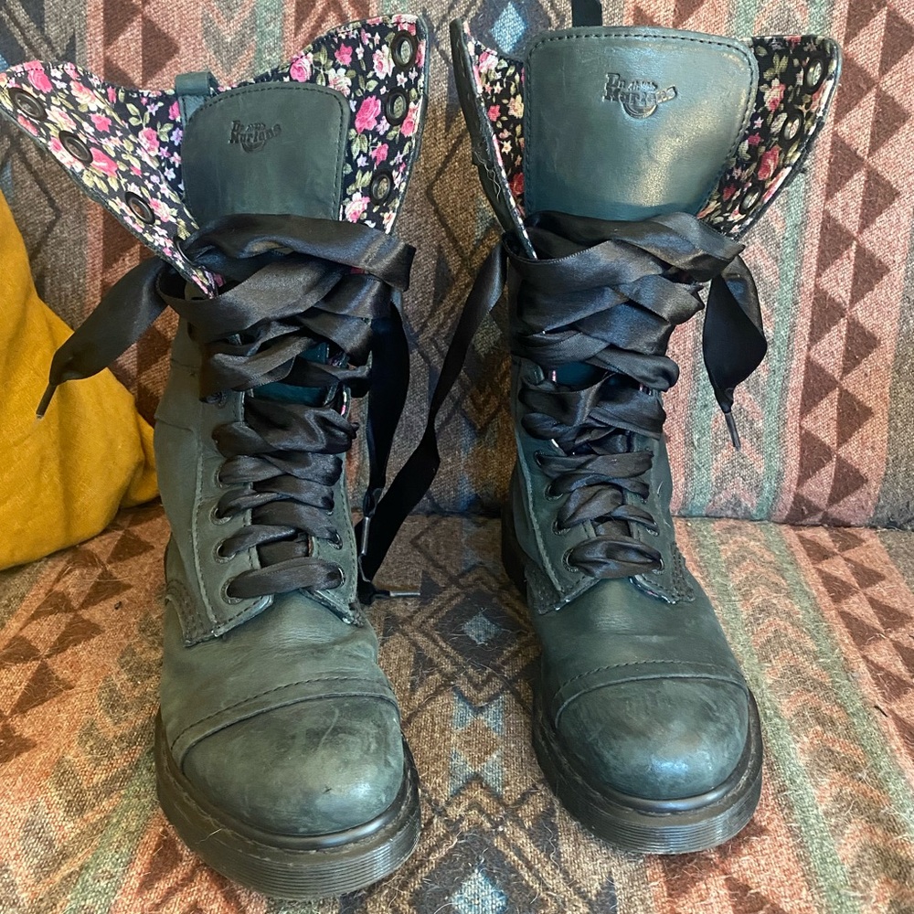 Dr. Martens Triumph 914 Boots